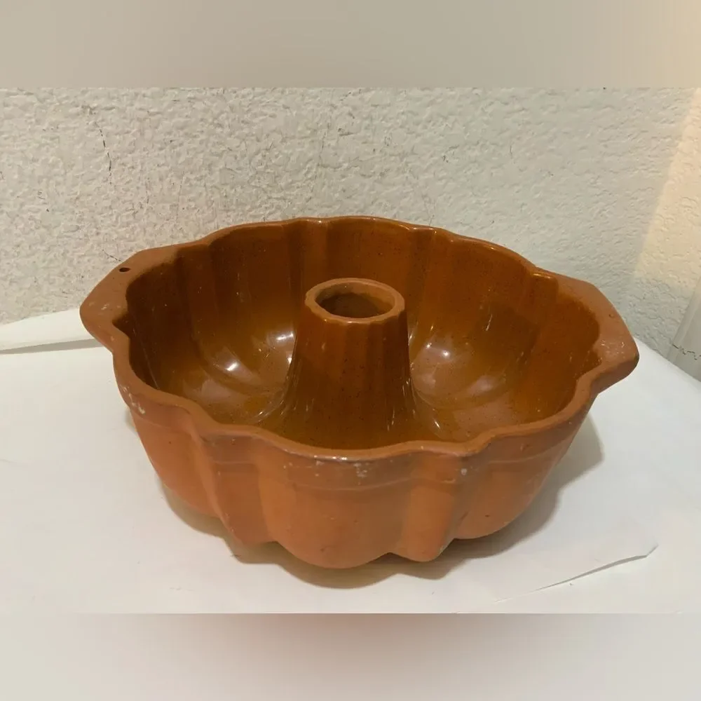 Vintage Pottery Stoneware Bundt Cake Mold 10”